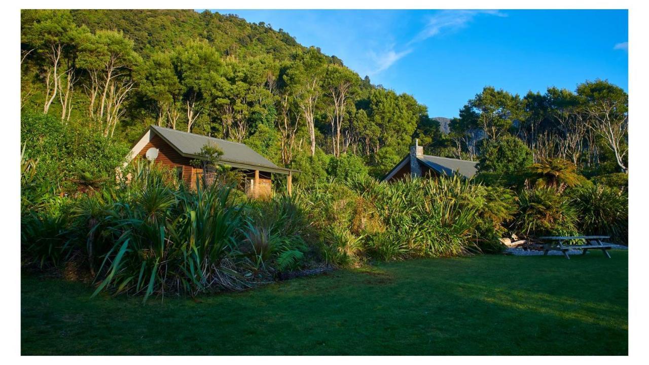 Paparoa Beach Hideaway With Hot Tub 베리타운 외부 사진
