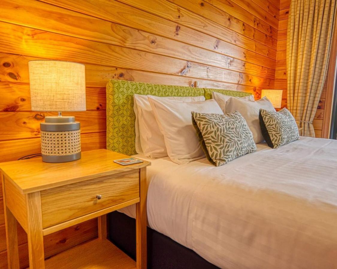 Paparoa Beach Hideaway With Hot Tub 베리타운 외부 사진