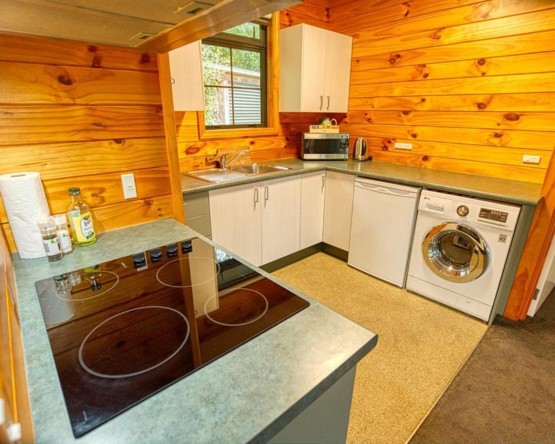 Paparoa Beach Hideaway With Hot Tub 베리타운 외부 사진